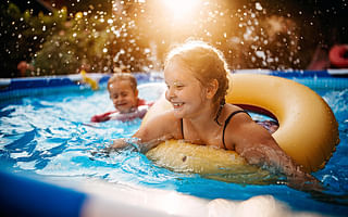 What are the benefits of using an inflatable pool compared to a traditional pool?