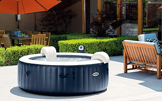What are the features of inflatable hot tubs with seats?